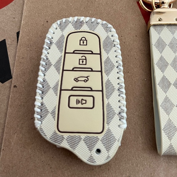 Key Chain & Fob - Picture 2 of 3